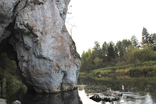 Дыроватый камень Пьющая лошадь Природный парк Оленьи ручьи