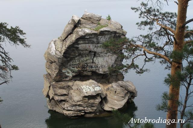 Шайтан камень на озере Иткуль Челябинская область